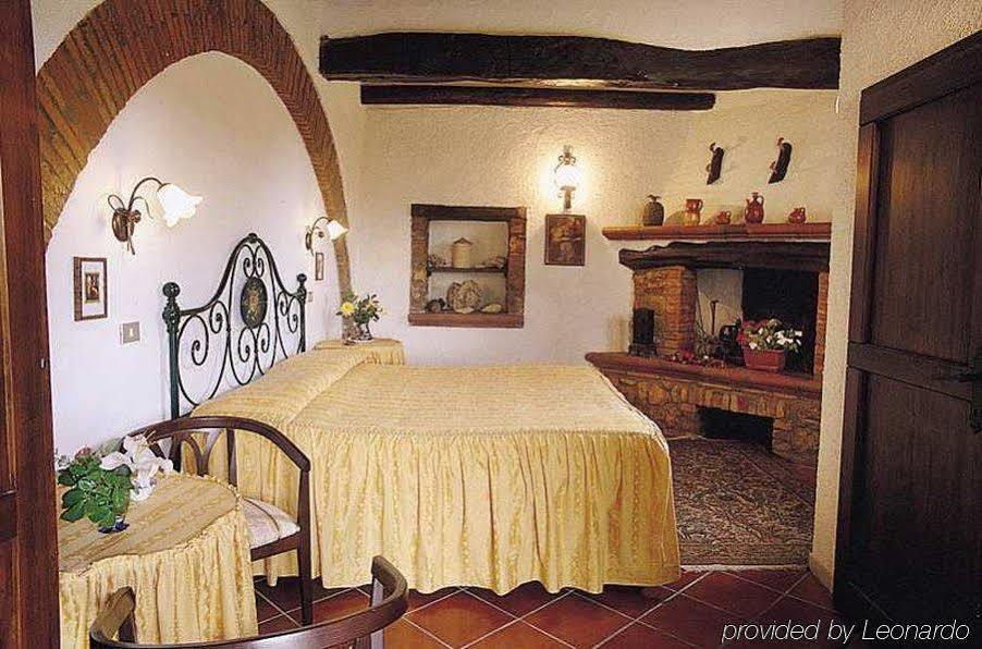 Hotel Il Pietreto Колле-ди-Валь-д'Эльса Экстерьер фото
